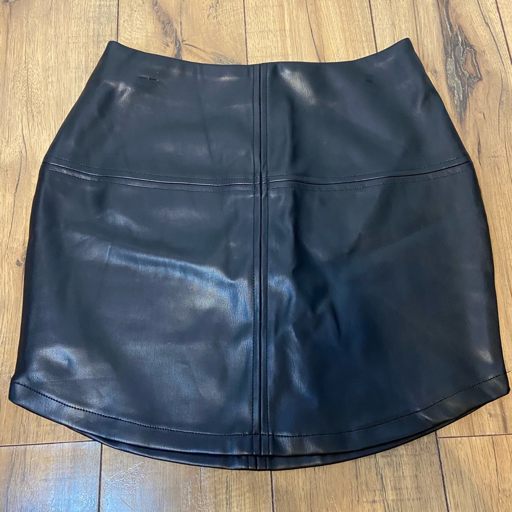 Lulu's Black Mini Pencil Skirt for Night Out